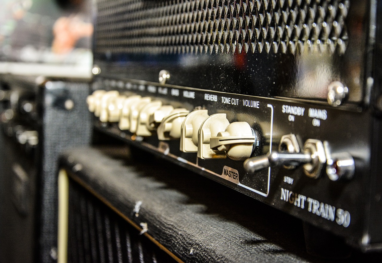 Read more about the article How Different Amp Features Affect Your Guitar’s Sound